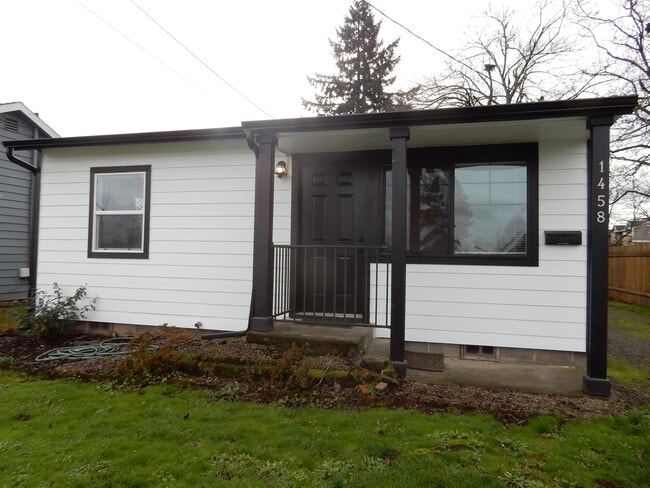 Primary Photo - 1458 E Cleveland St