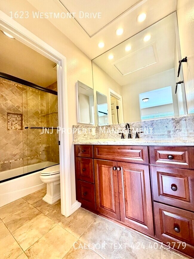 Building Photo - 1623 Westmont Dr