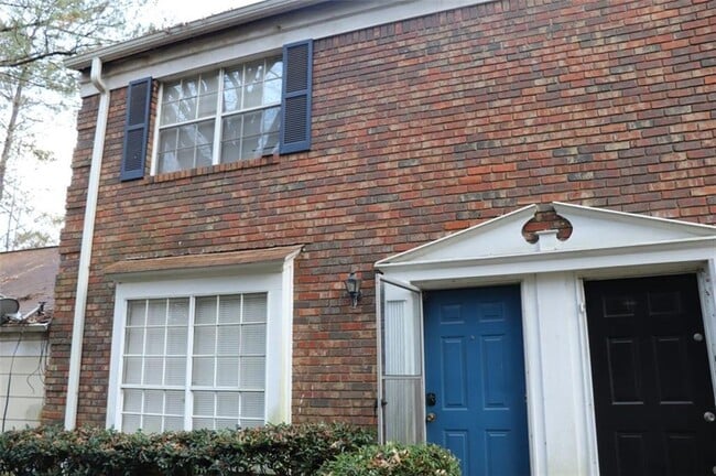 Building Photo - 2572 Stratford Ln