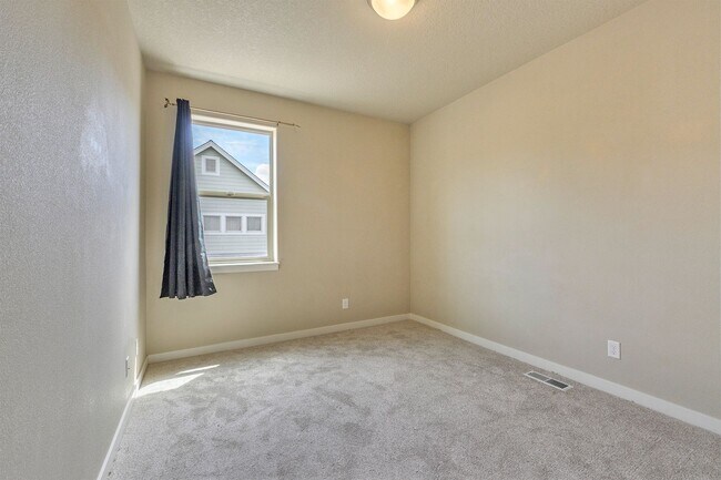 Building Photo - Executive style home