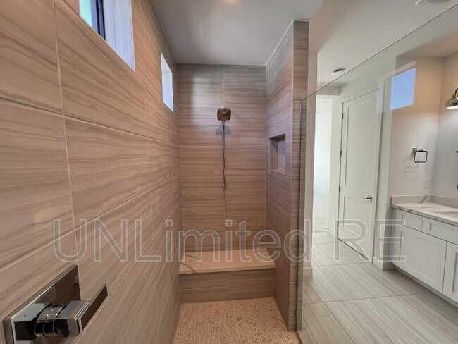 Building Photo - 5705 E Cannon Pl