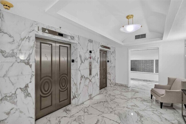 Building Photo - 5700 Collins Ave