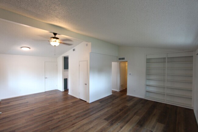 Building Photo - 1612 N San Francisco St