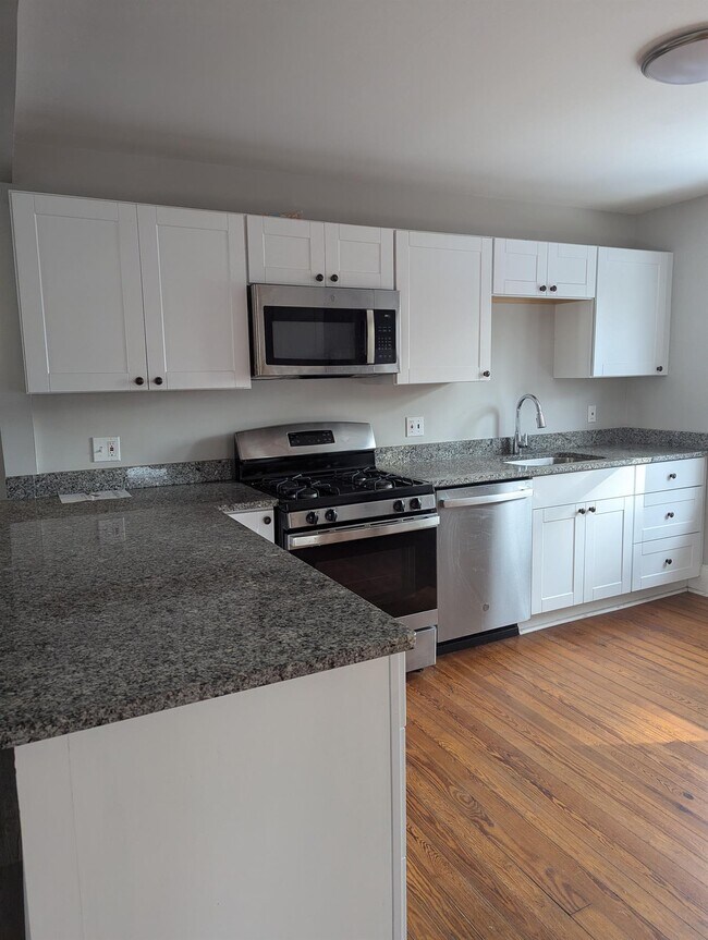 Building Photo - 419 New London Turnpike