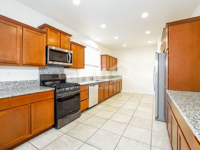 Building Photo - 18667 Granite Peak Ct