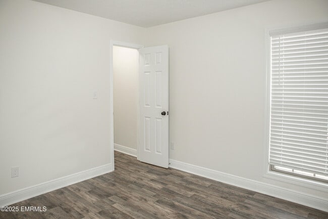 Building Photo - 6821 10th Ave