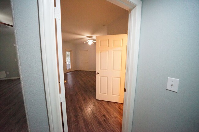 Building Photo - 833 Aspen Peak Loop