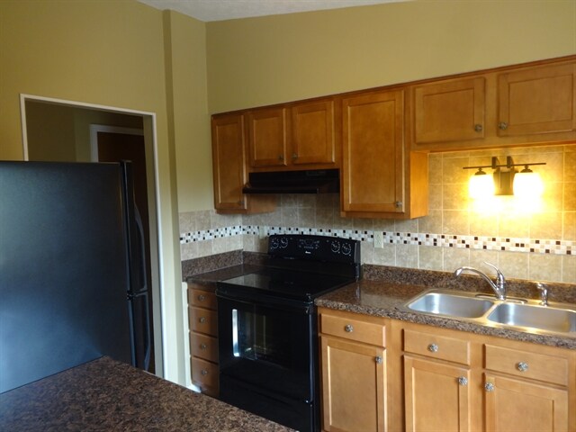 Building Photo - 2400 Warfield Dr