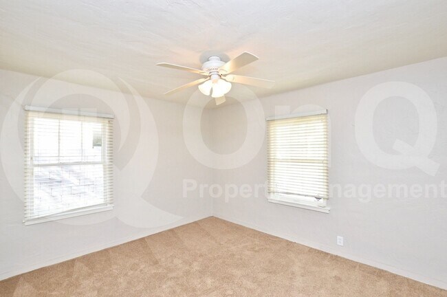 Building Photo - 317 E Catalina Dr