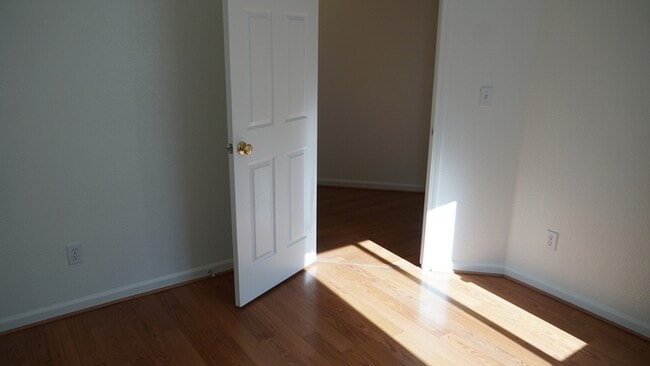 Building Photo - Gorgeous 3 bedroom 2 bathroom home in Sacramento!