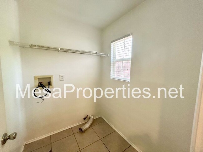 Building Photo - 14051 Yearling Ln