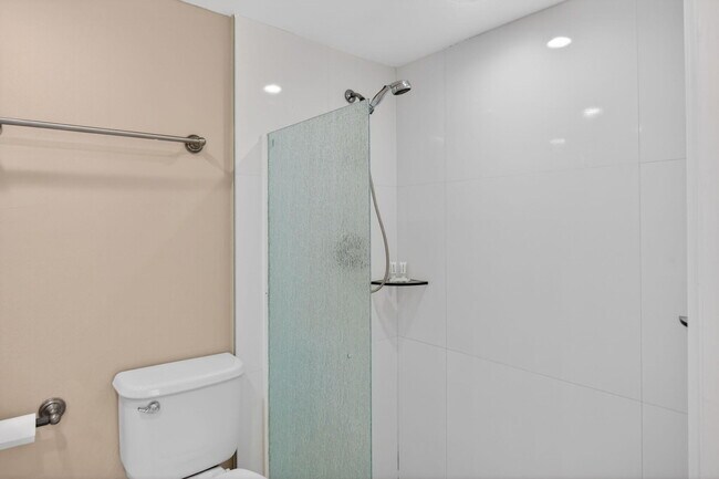 Building Photo - 1780 NE 39th Ct