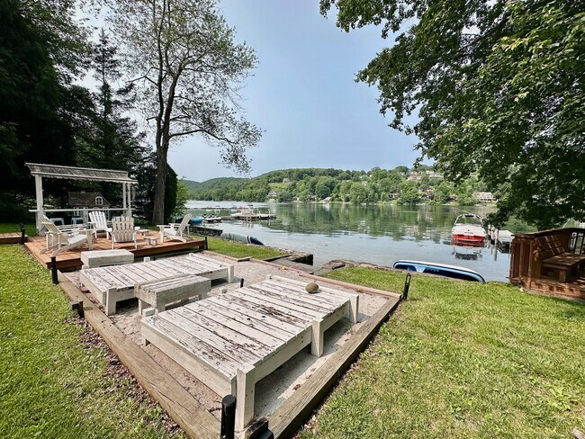 Building Photo - 18 Candlewood Springs Road
