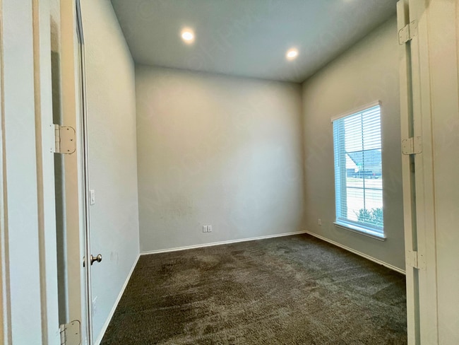 Building Photo - Spacious 4 Bedroom Brand New Home with 3 Car Garage in Seguin