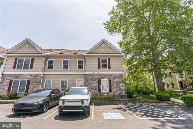 Building Photo - 1324 W Chester Pike
