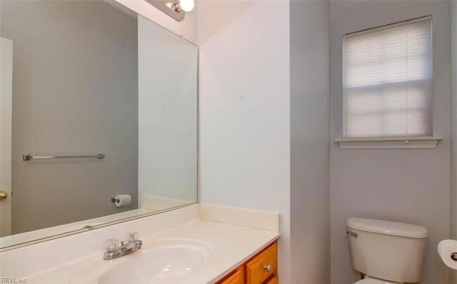 Building Photo - 2305 Bizzone Cir
