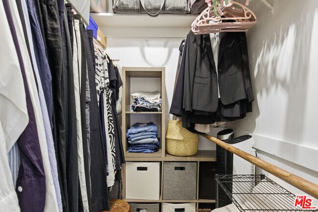 Building Photo - 5625 Green Valley Cir