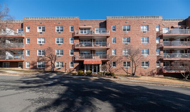 Building Photo - 38 4th Ave
