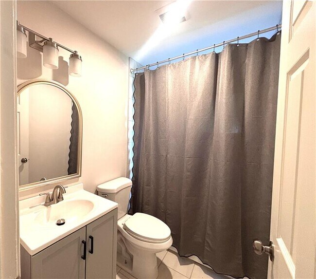 Building Photo - 5009 Crowe Dr SE