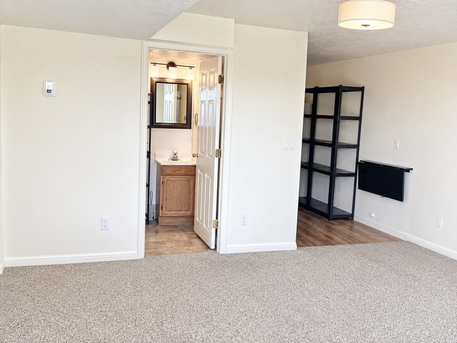 Building Photo - Jorgensen Duplex
