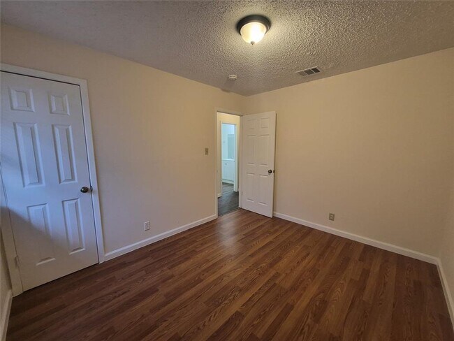 Building Photo - 1105 Ash Cove