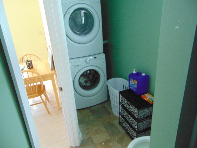 Building Photo - 851 Western Ave