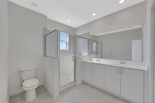Building Photo - 2412 SE 29th St