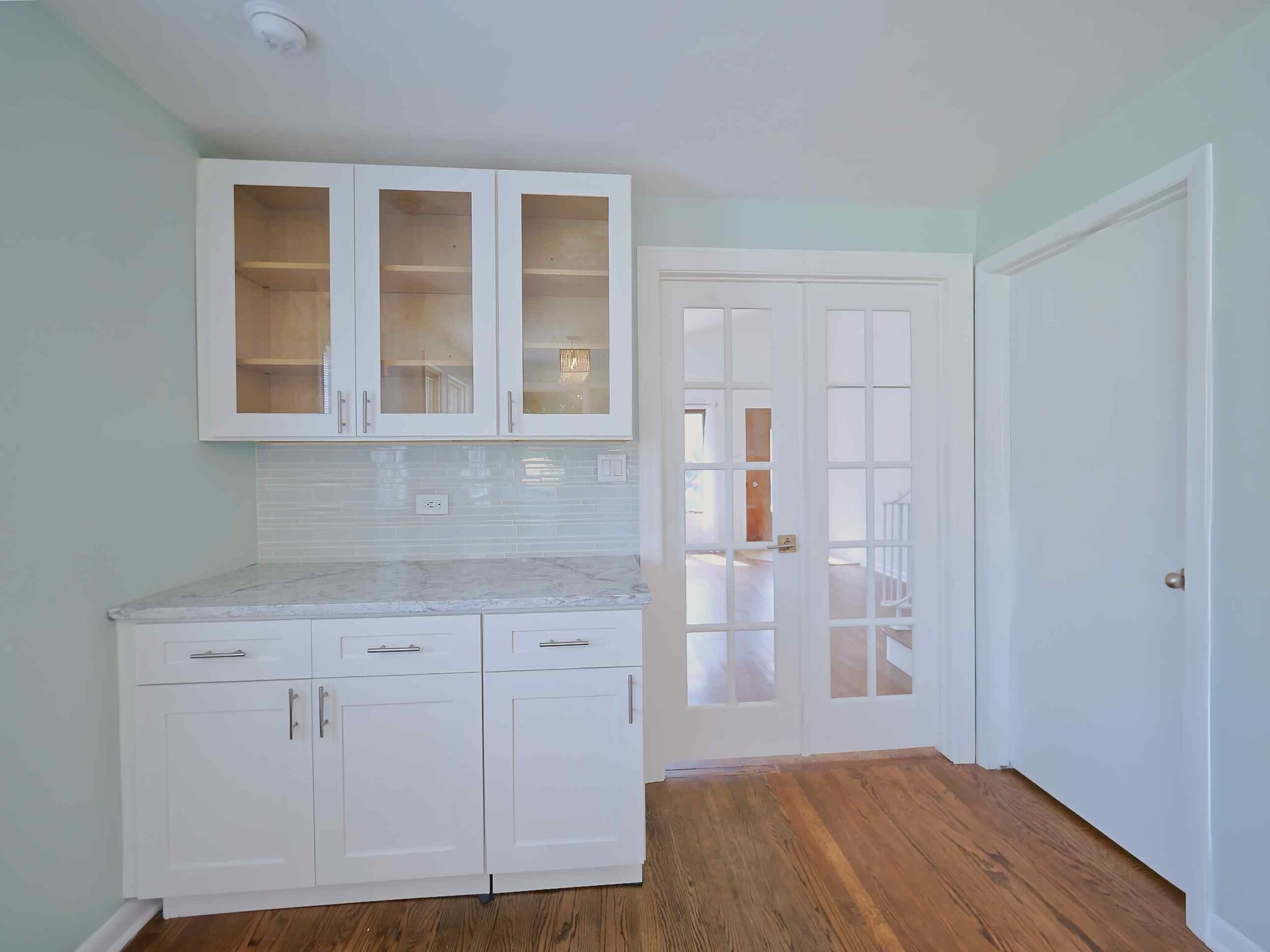 Butler pantry - 10107 Lawrence Ct