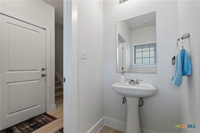 Building Photo - 603 White Steppe Way