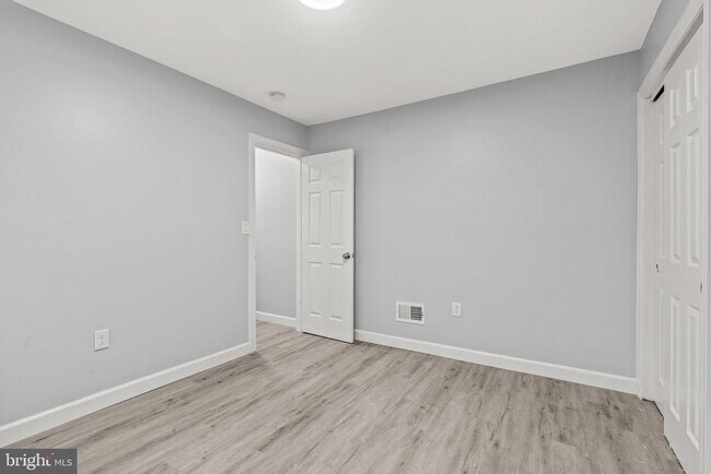 Building Photo - 34 Hinsdale Ln