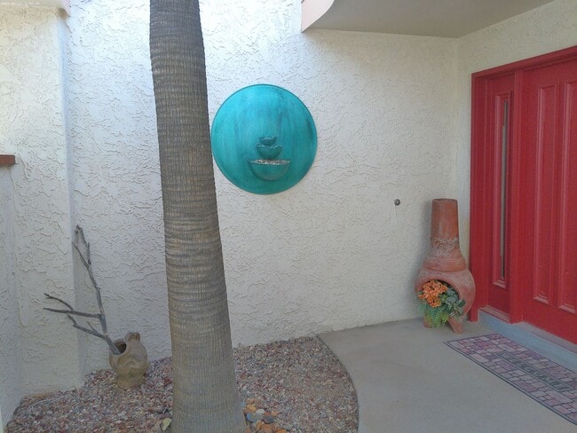 Building Photo - Entertainers Delight Beautiful Pool home Available May 12 to Sept 15, 2026