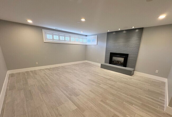 Building Photo - Charming 5-Bedroom Home in Prime Ballard Location!