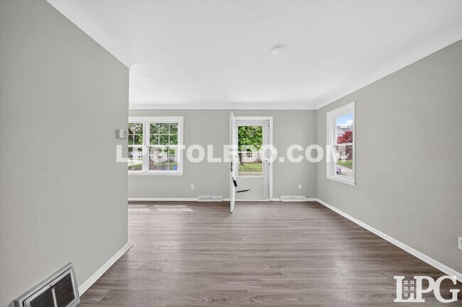 Building Photo - 4406 Asbury Dr