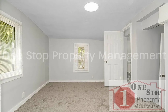Building Photo - Charming 4-bedroom, 2-bath in Kansas City