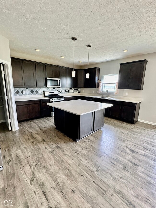 Building Photo - 831 Blaine Dr