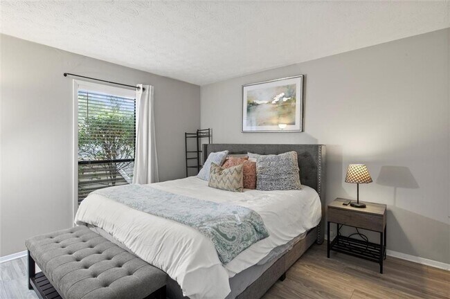 Building Photo - 401 Wynnes Ridge Cir SE