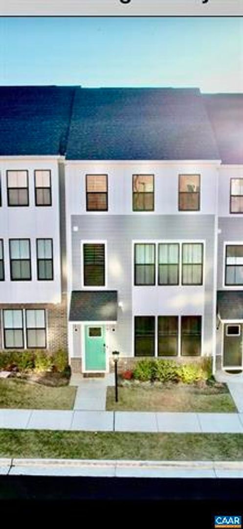 Building Photo - Southwood- Gorgeous style and like new condition with a great location to downtown and the Univer...