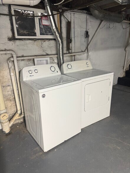 Building Photo - 919 Summer St