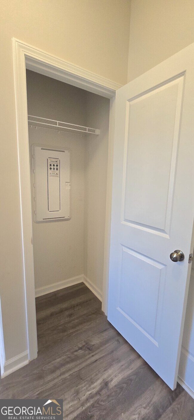 Building Photo - 3608 Hidden Valley Cir