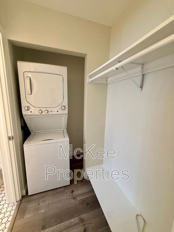 Building Photo - 216 Fir St