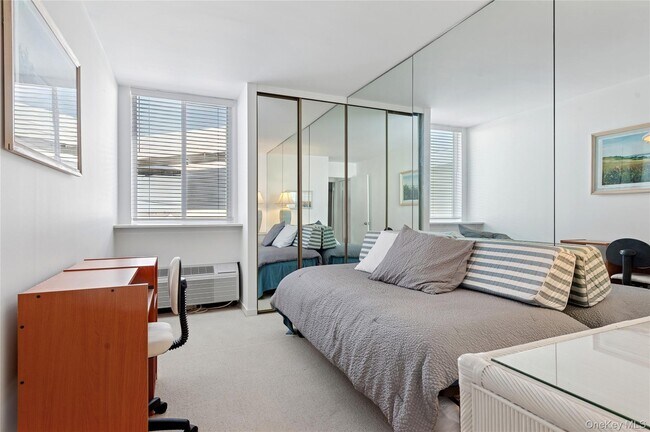 Building Photo - 259 Dune Rd