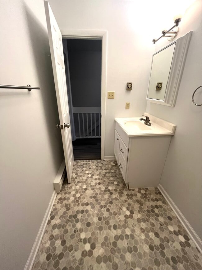 Building Photo - 41C White Farms Rd