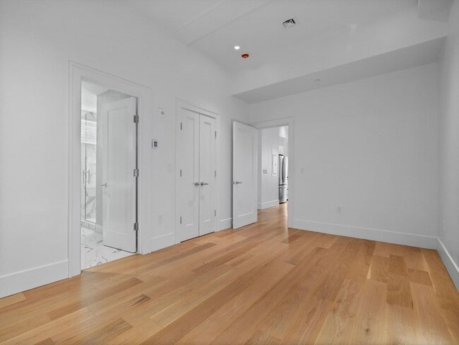 Building Photo - 12 Deer St