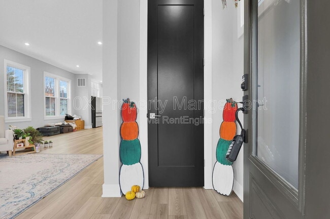 Building Photo - 105 Encore Park Bend