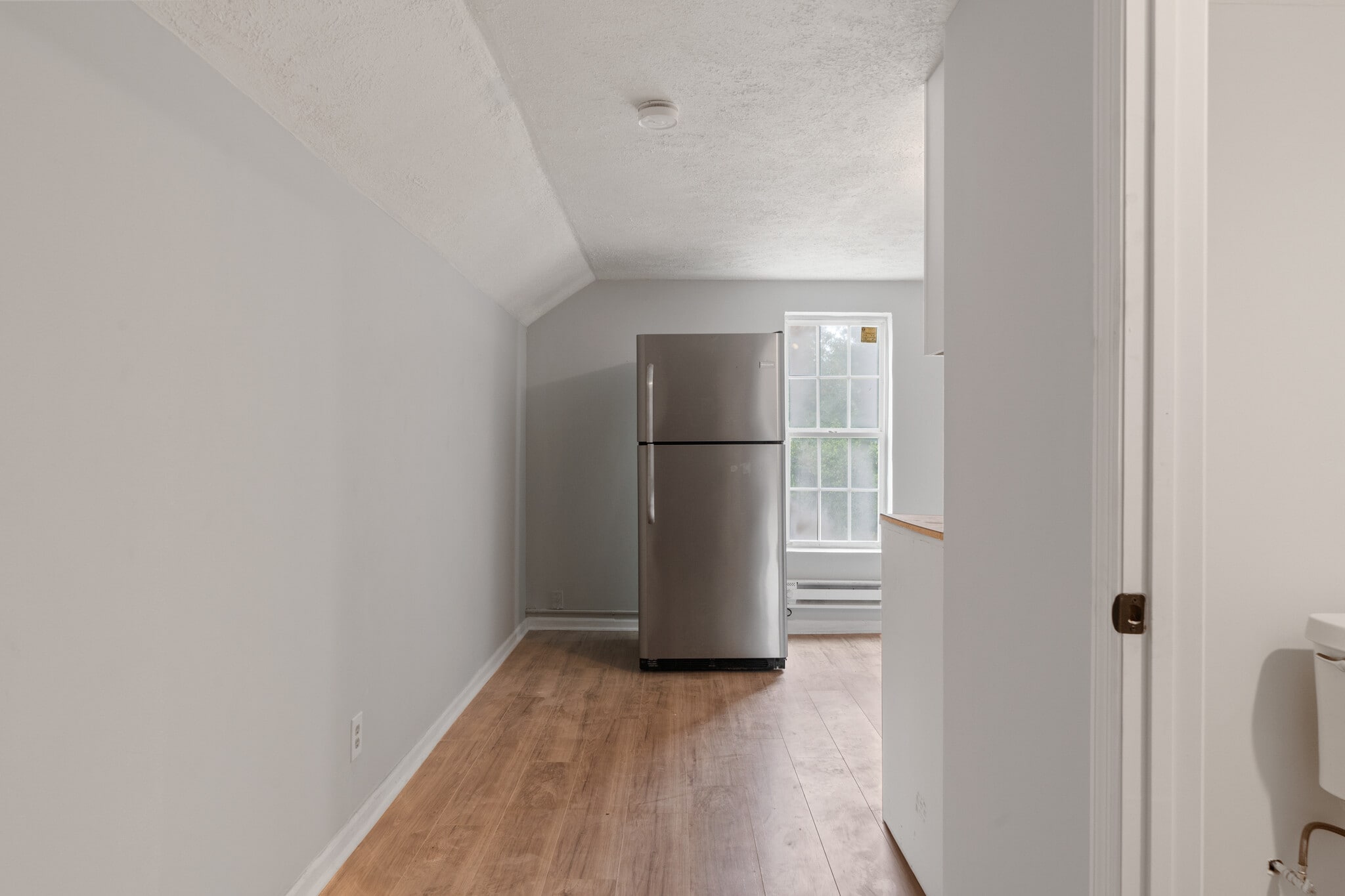 Building Photo - 608 Monroe St