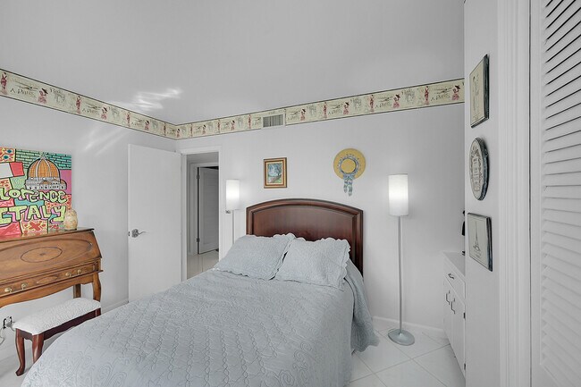 Building Photo - 1702 S Ocean Blvd