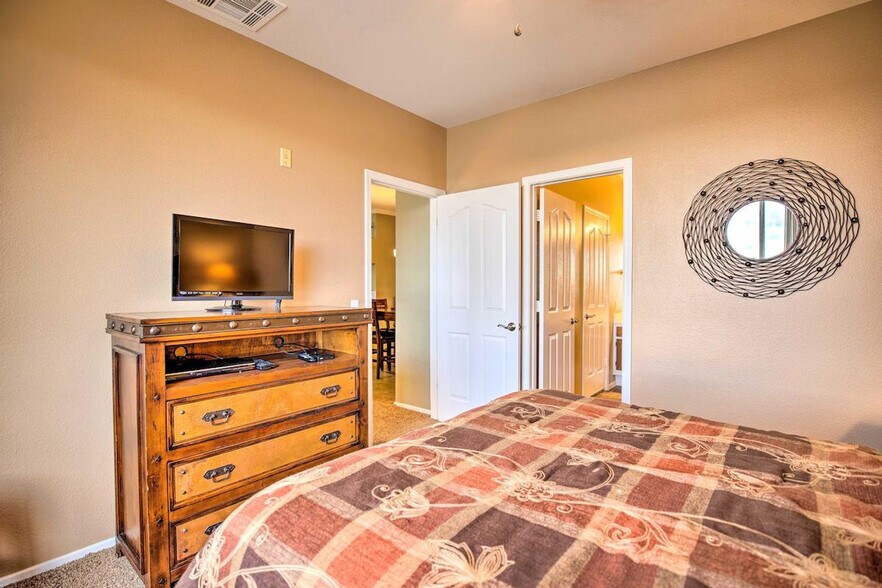 Building Photo - 16013 S Desert Foothills Pkwy