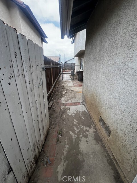 Building Photo - 1195 Bautista Ln
