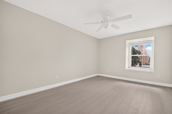 Building Photo - 10383 Briar Forest Dr