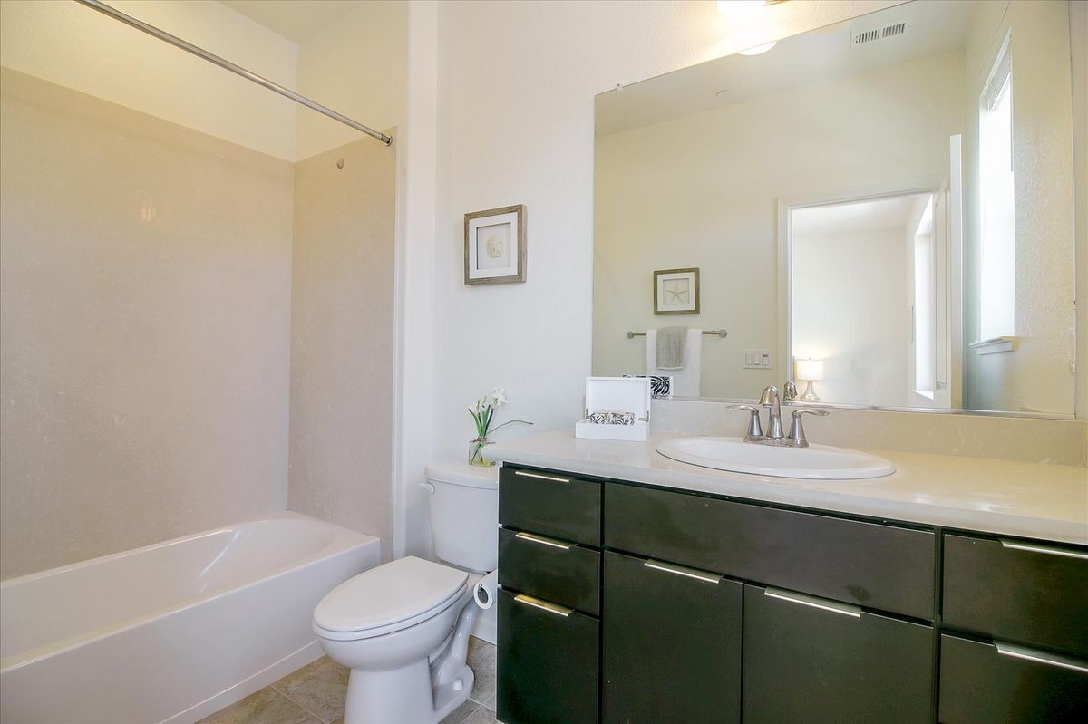 Building Photo - 890 White Moonstone Loop